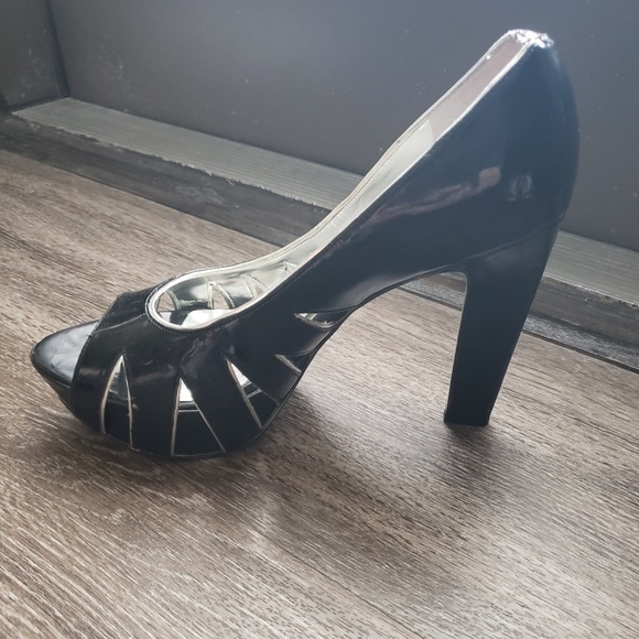 Shoes - Picture 1 of 3